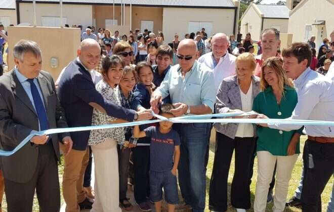 Entregaron viviendas en Intendente Alvear