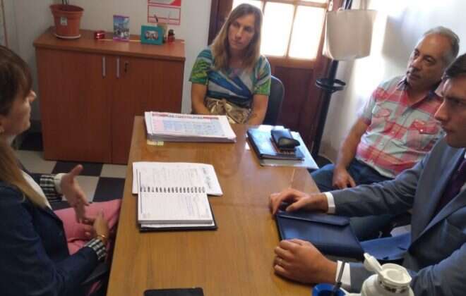 Funcionarios provinciales con Hermanas Adoratrices