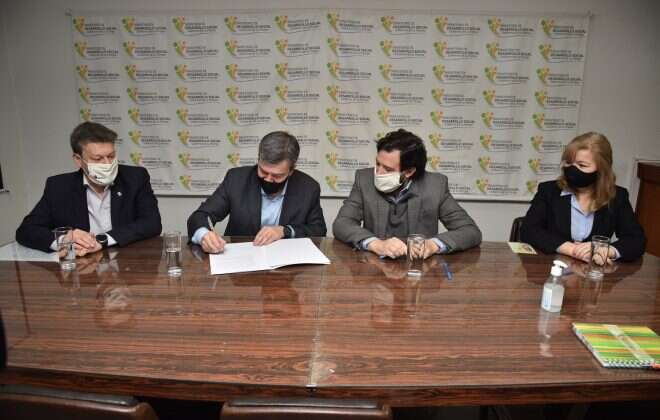 La Facultad de Ciencias Económicas y Jurídicas firmó un convenio con Desarrollo Social