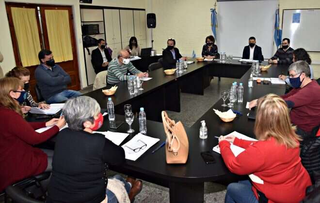 Gobierno acordó con gremios docentes las condiciones para el regreso gradual y progresivo a las aulas