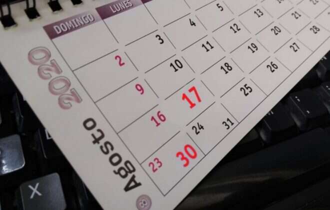 Feriado y día no laborable de agosto