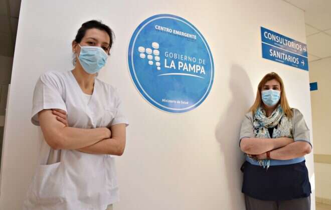 Paciente recuperada de COVID-19 retorna a su domicilio