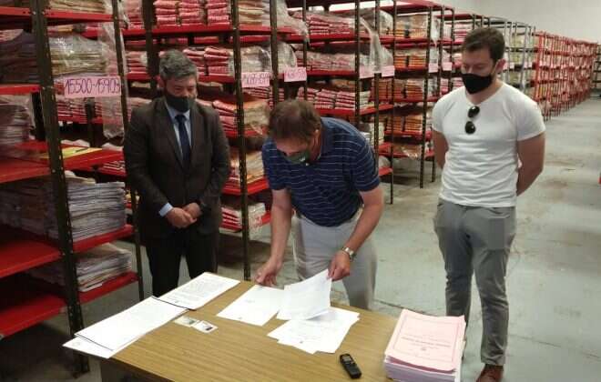 La Justicia dona al Centeno toneladas de papel para vender y cobrar la ganancia