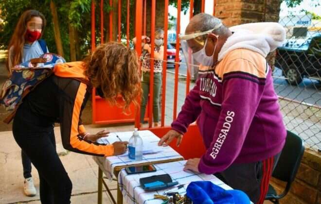 Estudiantes y docentes continúan el trayecto escolar iniciado en 2020