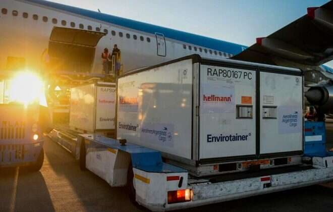 En las últimas 24 horas llegaron al país más de 650 mil dosis de vacunas en vuelos de Aerolíneas
