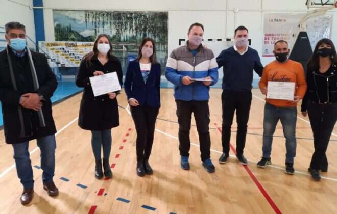Entrega de diplomas de capacitación “Minería en La Pampa ”“ Minería en salinas” en La Adela