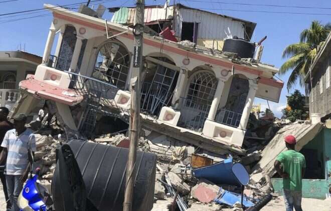 Terremoto en Haití: 1.297 muertos y cientos de personas atrapadas entre los escombros