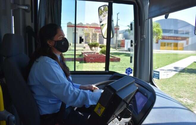 Presentaron el primer ómnibus ecológico que será conducido por una mujer