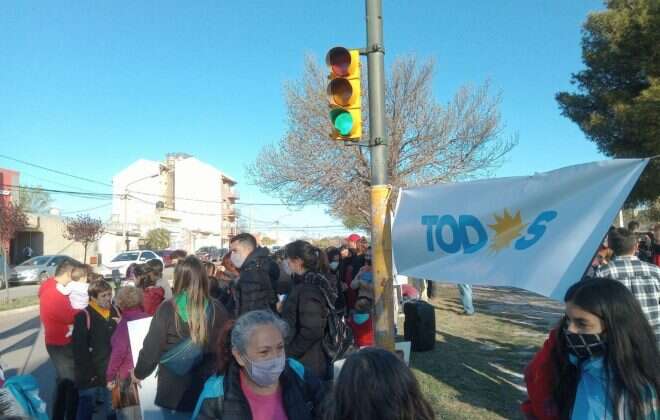 El Frente de Todos cierra la campaña en Santa Rosa con una caravana callejera