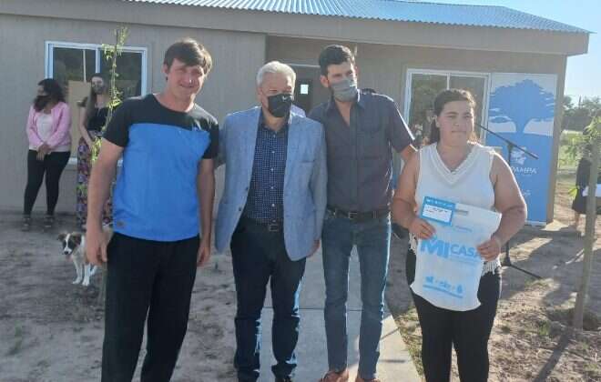 Seis familias de Abramo recibieron viviendas del Plan “Mi Casa”