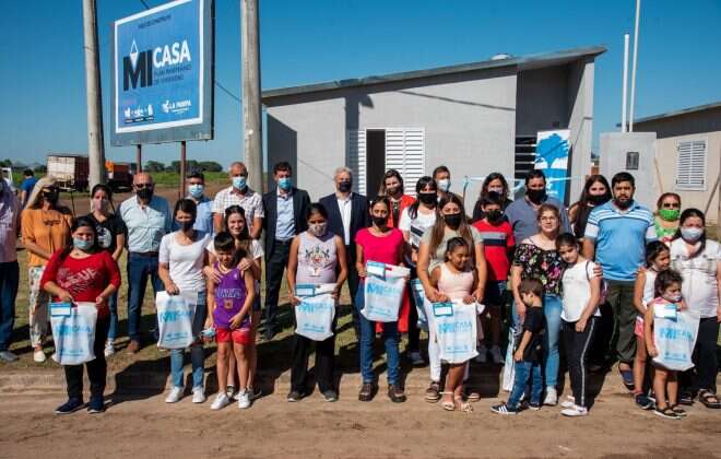 Plan “Mi casa”: ocho familias de Quemú Quemú recibieron sus viviendas