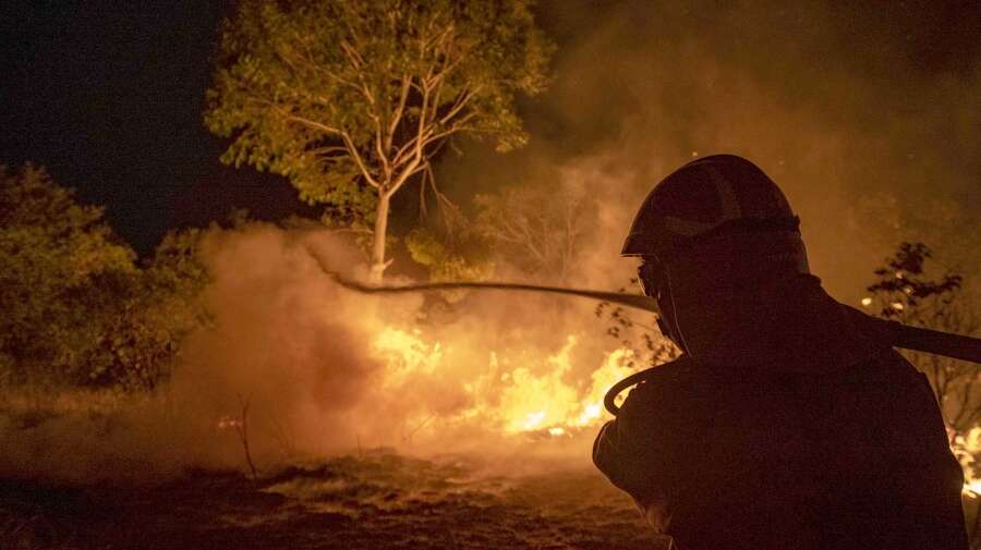 El Presidente llegó a Corrientes para recorrer las áreas incendiadas