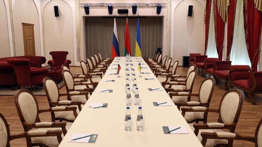 La negociación: Ucrania exige un alto el fuego y Rusia pide conversar “en silencio”