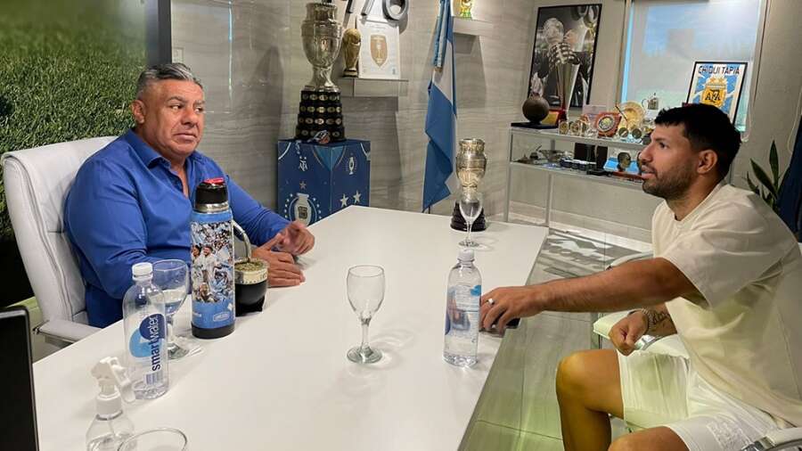 El “Kun” AgÃ¼ero se reunió con Tapia y Â¿se incorpora a la Selección?