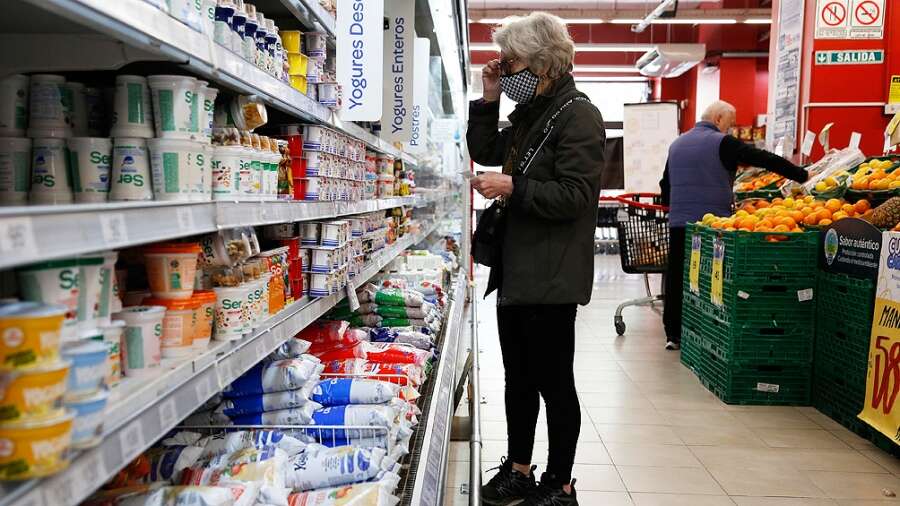 La Secretaría de Comercio Interior define hoy qué alimentos deberán retrotraer sus precios
