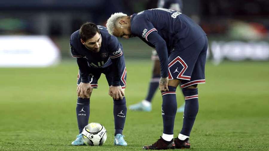 Silbidos para Messi y Neymar en el Parque de los Príncipes
