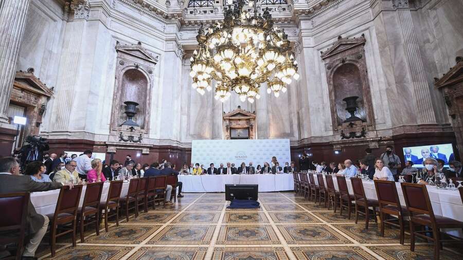 El oficialismo logró aprobar el dictamen de apoyo al acuerdo con el FMI en el Senado