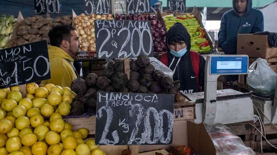 Acuerdan con empresas y supermercados retrotraer los precios al 10 de marzo