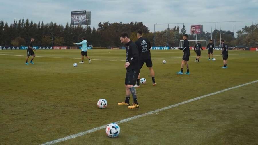 Messi trabajó a la par del grupo y todo indica que será titular ante Venezuela