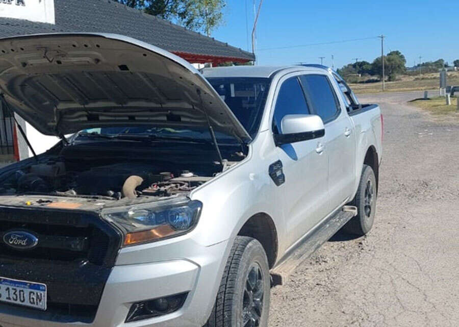 Policía de La Adela recupera camioneta con pedido de secuestro