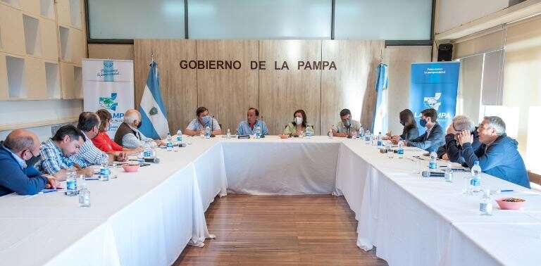 Se realizó en Santa Rosa la 1Â° Reunión de la Mesa Agropecuaria Provincial