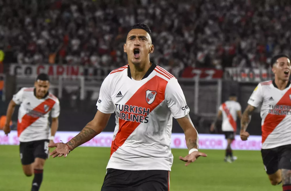 River visita a Banfield para acercarse a la clasificación a cuartos de final