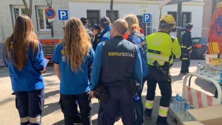 España: Hay dos operarios desaparecidos y 17 personas heridas tras una explosión en un edificio de Madrid