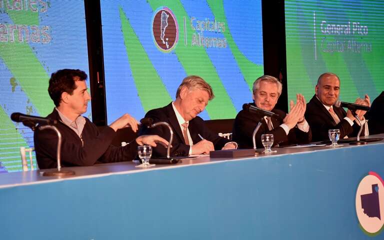 El Gobierno pampeano informó sobre todos los acuerdos firmados por el presidente Alberto Fernández en Pico