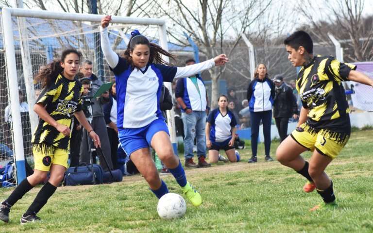La Pampa: Arranca un nuevo campeonato de fútbol femenino con participación de 40 equipos
