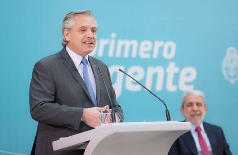 El Presidente encabezó la firma de un convenio entre Educación y Seguridad para fortalecer la formación de las fuerzas policiales