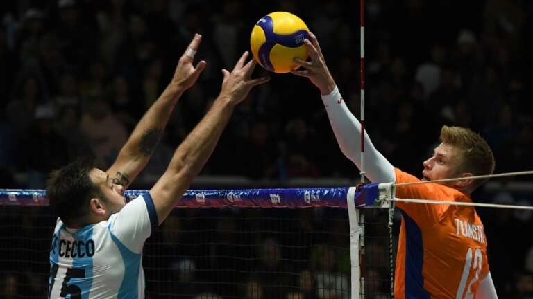 Voleibol: Argentina se impuso a Países Bajos en una noche de homenajes y emociones