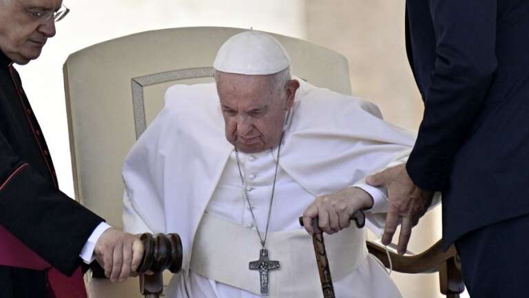 Vaticano: Francisco pospone “con pesar” su viaje a Ãfrica por el tratamiento en su rodilla