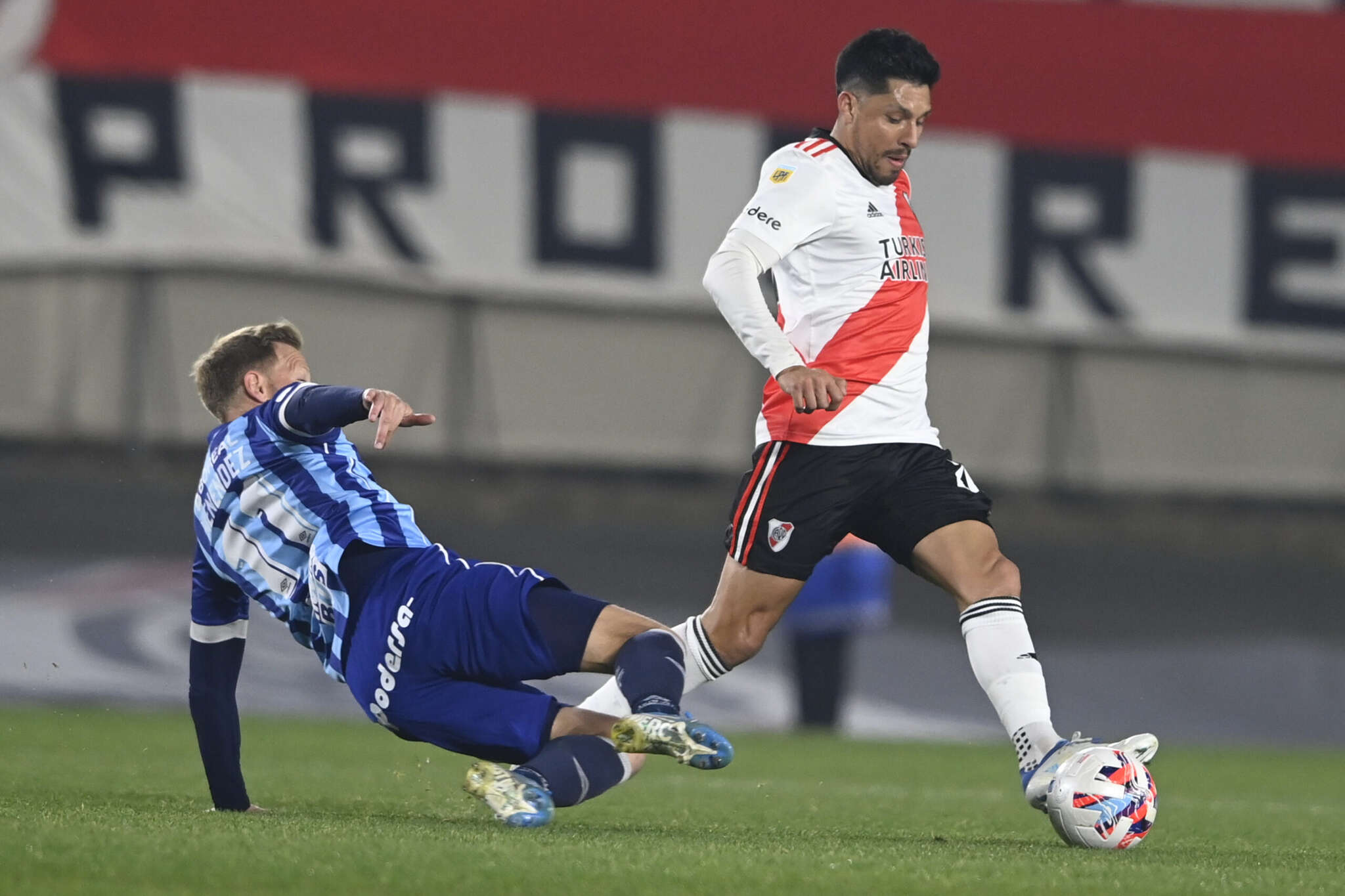 River intentó pero se quedó con un solo punto frente a Atlético Tucumán