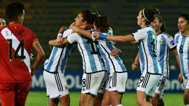 Fútbol: Argentina goleó a Perú en la Copa América femenina