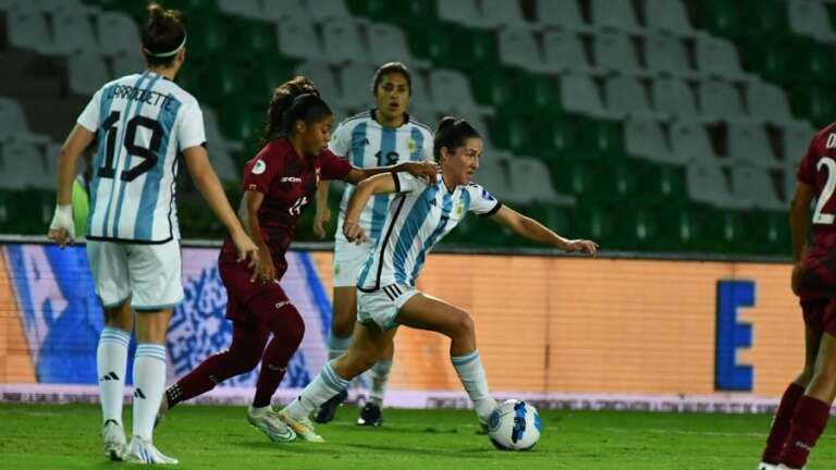 Fútbol: Argentina superó a Venezuela y accedió a semifinales de la Copa América femenina, donde la espera Colombia