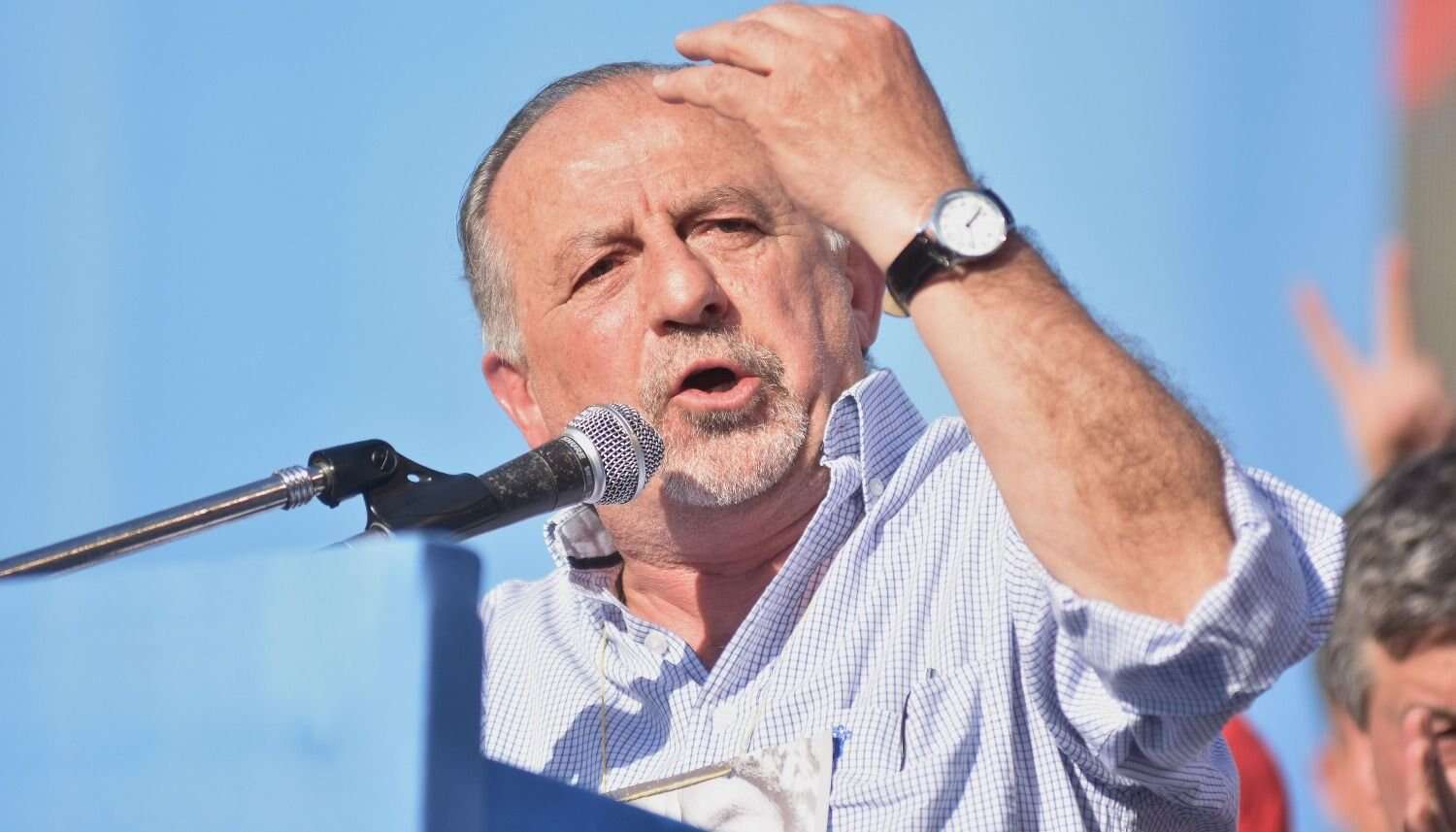 Los gremios presionan para que se realice el aumento del sueldo mínimo