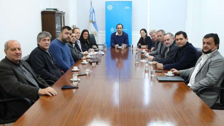 El Gobierno nacional acordó con panaderos garantizar el kilo de pan entre $320 y $340
