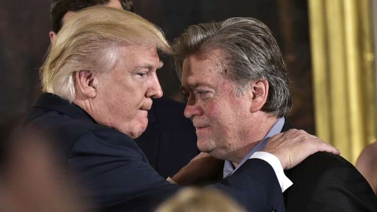 Estados Unidos: Condenaron a Steve Bannon por obstruir la investigación sobre el asalto al Capitolio