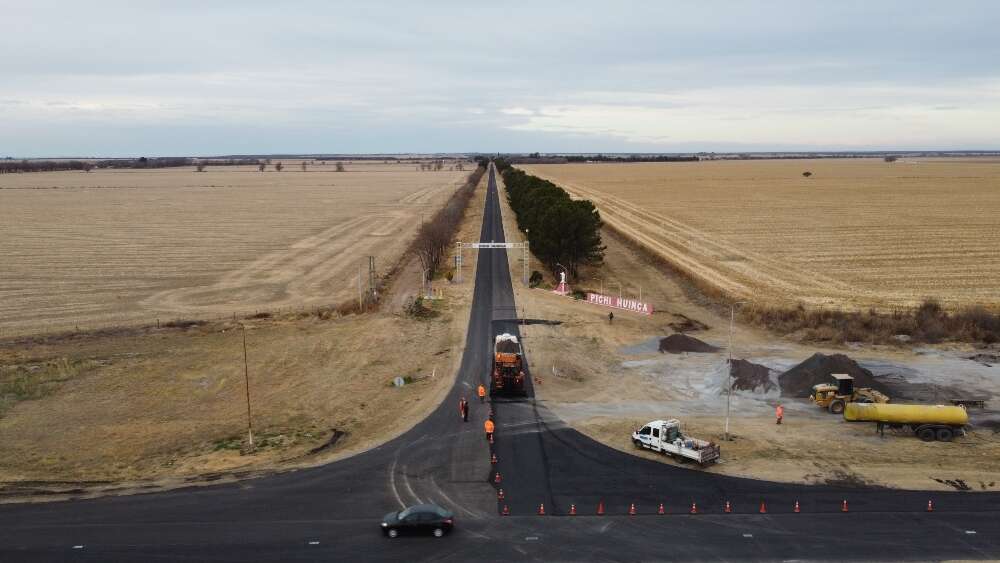 Obras que conectan: Culminó la repavimentación del acceso a Pichi Huinca