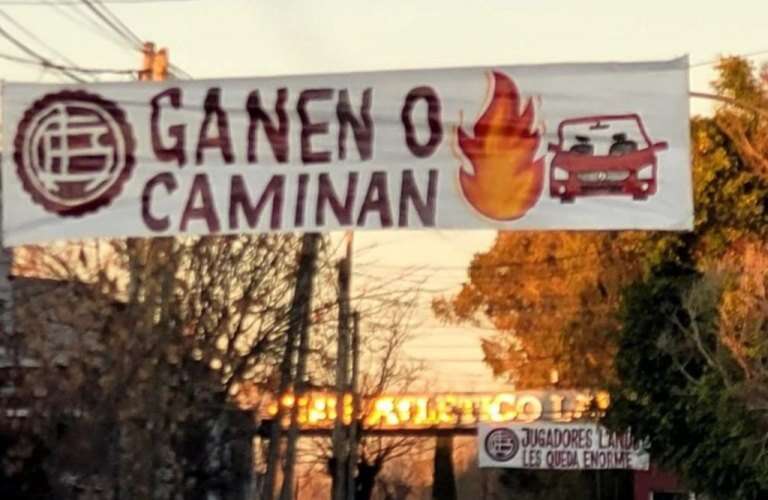Fútbol: “Ganen o caminan”, la amenaza al plantel de Lanús después del incendio de autos en Aldosivi