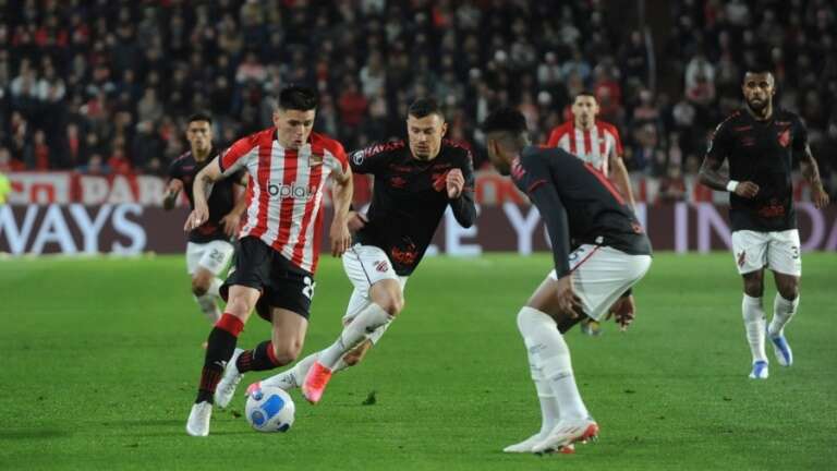 Fútbol: Estudiantes se quedó sin semifinal en el último instante frente a Paranaense