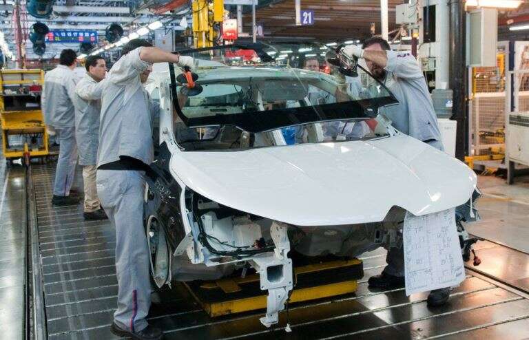 La producción automotriz cayó 17,1% en 2024