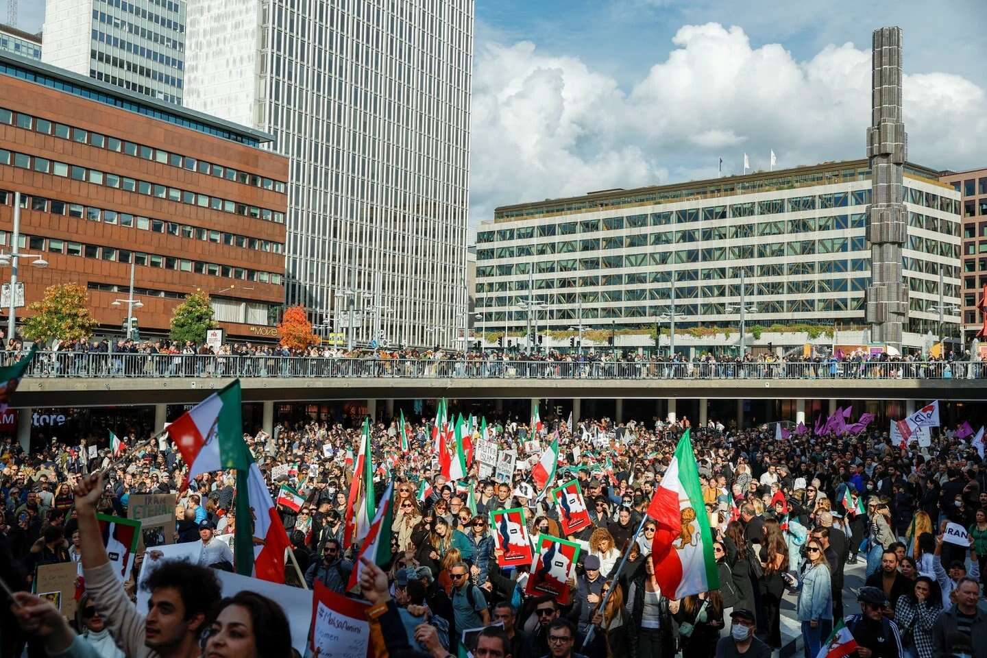 Irán: 35 muertos en las protestas por la muerte de Masha Amini