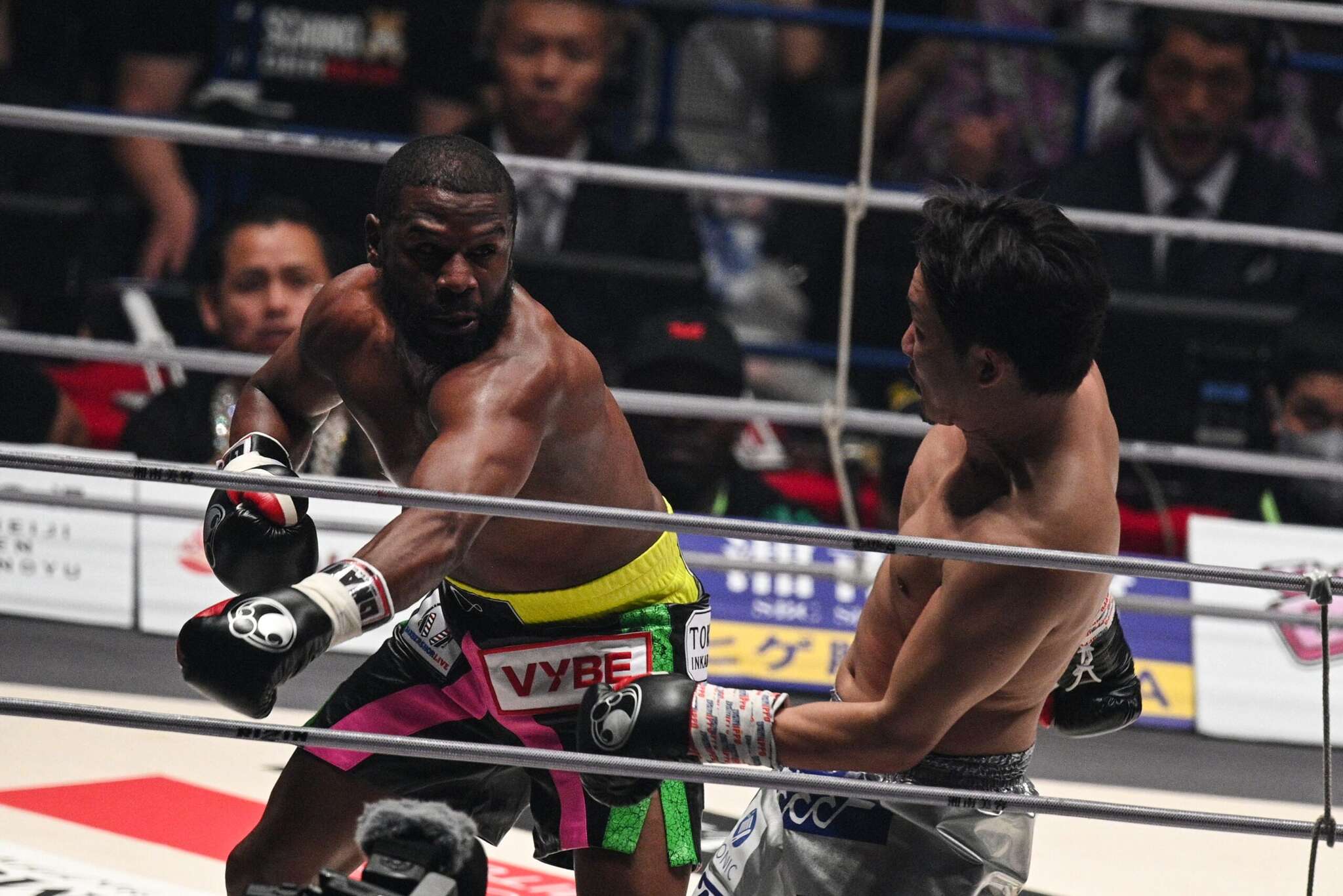 Boxeo: Mayweather volvió al ring y noqueó a su rival