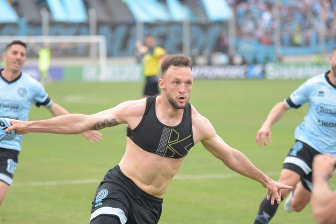Con un golazo del pampeano Susvielles, Belgrano dio vuelta un partidazo y ascendió a Primera División