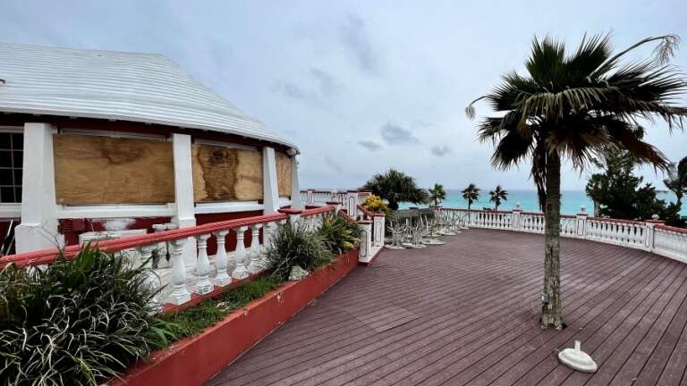 Caribe: El huracán Fiona dejó a miles de personas sin electricidad en Bermudas y se dirige hacia Canadá