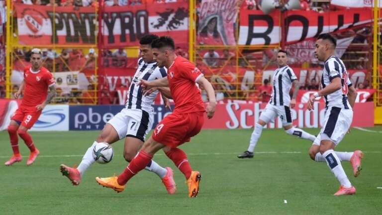 Fútbol: Talleres de Córdoba, en los penales, eliminó a Independiente y accedió a semifinales de Copa Argentina
