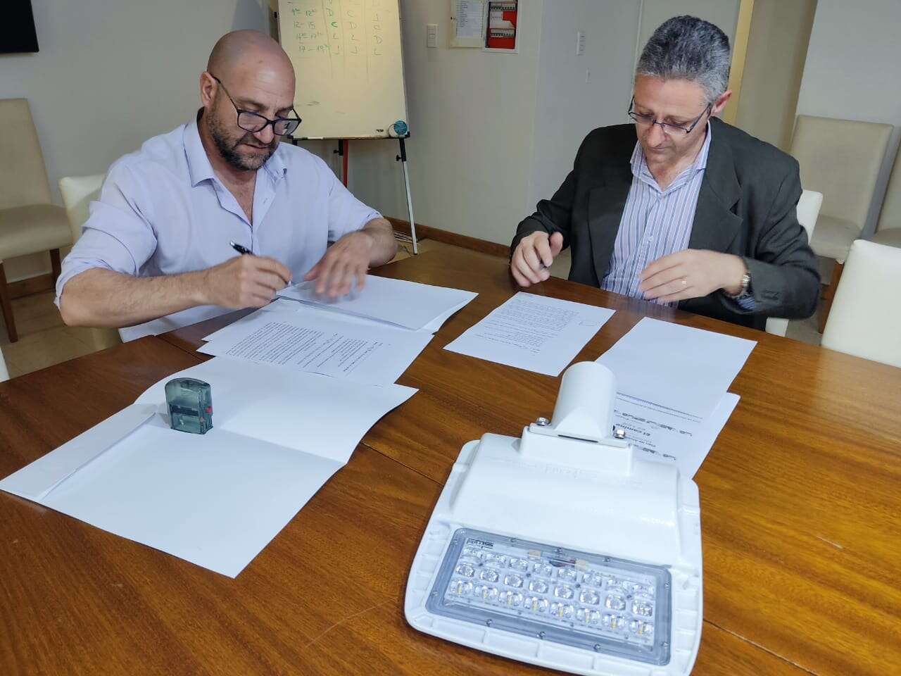 Más localidades recibieron luminarias de tecnología LED