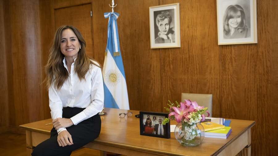 Tolosa Paz habló sobre el pasaje de los planes sociales al trabajo genuino