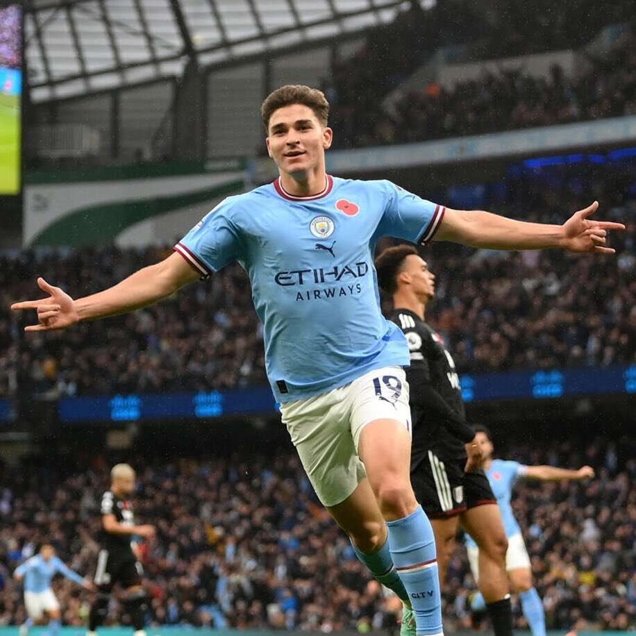 Fútbol: Gol y titularidad de Julián Ãlvarez en la victoria agónica del Manchester City